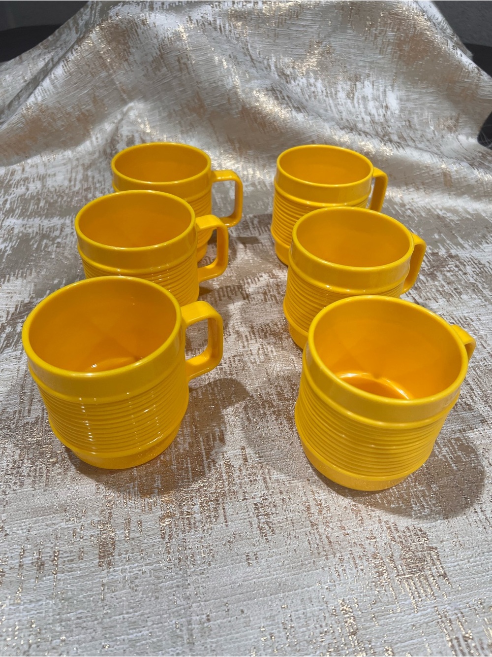 Rubbermaid Yellow Plastic Handled Mugs 9 oz Set of 6 Vintage/Retro